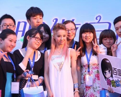 蔡依林出席合肥合家福周年庆典及品牌代言活动